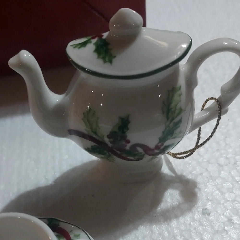 MINI Charter Club Winter Garland Tea Set - White and Purple